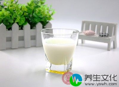 牛奶中所含的卵磷脂、碘、锌等营养物质