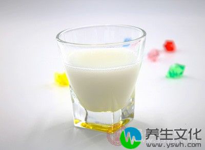 有的人习惯把牛奶与鸡蛋一同食用，这种方法是不科学的