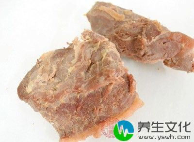 肉、谷类、深绿叶蔬菜及含钙丰富的食物