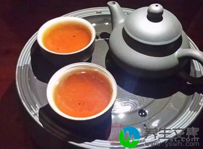 有的人认为酒后喝浓茶能解酒，其实这非但无效，还会伤肾