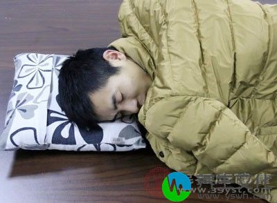 充足的睡眠对身体调节大有益处，对头发来说同样如此