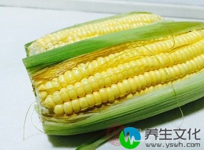 多摄入复杂碳水化合物，如燕麦、玉米、糙米等全谷食物，各种蔬菜、水果等