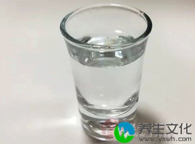 让宝宝喝水，在一定程度上能缓解咳嗽