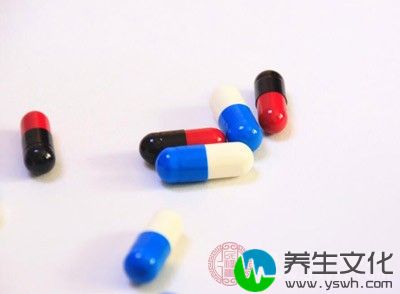 对皮损广泛或单用外用药疗效不佳者，可同时内服灰黄霉素