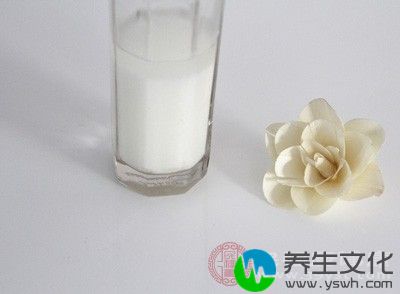 柿饼和牛奶不能一起吃，因为会引起结块，影响消化