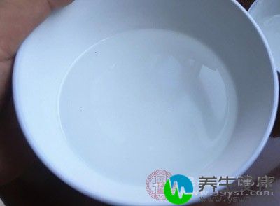 输尿管结石的患者应该注意多饮水、少憋尿