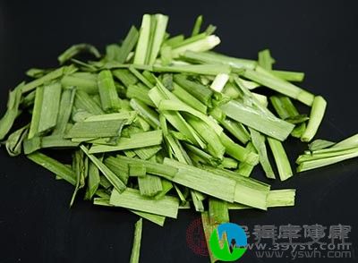 韭菜是我们生活中比较常见的一种蔬菜，有些人喜欢用它来包饺子吃，吃它可补益肝肾，壮阳固精