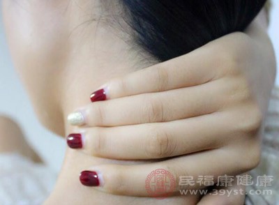 女性手麻是什么原因 女性手麻有这些危害