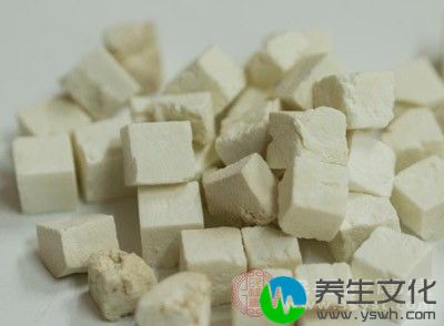 准备适量的取茯苓，夏枯草，生石决明、桂枝