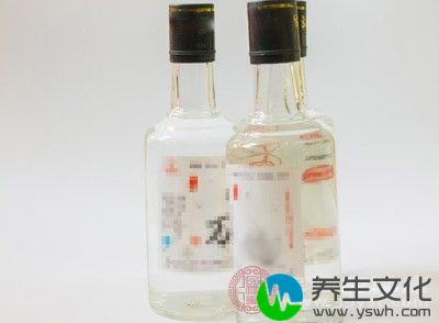 纯白糖50克、白酒40克、2个鸡蛋蛋清