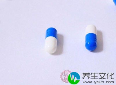 盐酸舍曲林：口服，开始每日50mg，每日1次