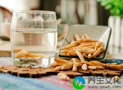 将麦冬、天冬洗净切碎，同大米加水适量煮粥，每日1次