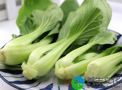 取小白菜500克洗净甩干水分