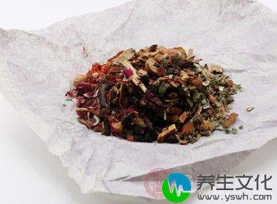 可服用抗病毒药物及清热解毒中草药