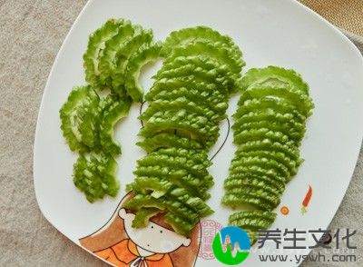 虽然好多患者多次食用也没有发生溶血，但是它确实可以让蚕豆病患者产生溶血。虽然不是危险的食品。但是苦瓜应当列在禁忌食品当中新生儿更应如此