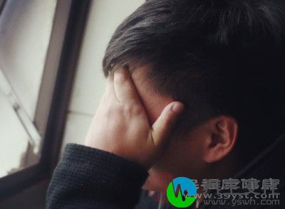 高血糖状态下，葡萄糖不能够够非常好地被机体吸收利用而是从尿中大量丢失，机体通过分解脂肪、蛋白质来提供能量，结果导致机体免疫力下降