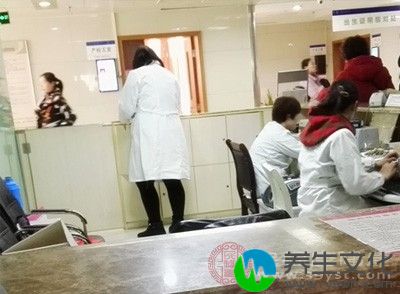 食物中毒要及时就医，遵医嘱治疗