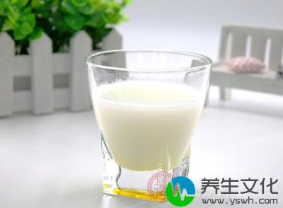 牛奶、豆浆含蛋白质和水分多