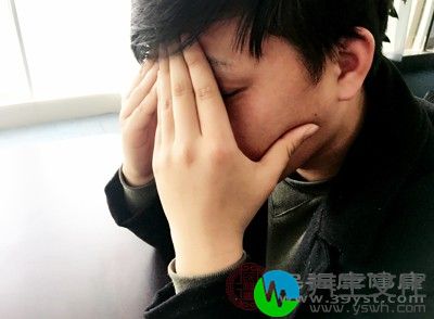 部位多在后脑，并伴有恶心、呕吐等症状