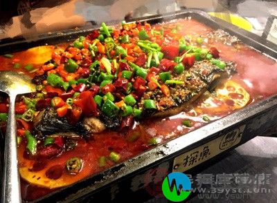 避免多吃油腻、油炸、辛辣食物，这些食物难以消化，会加重胃肠负担，损害脾胃