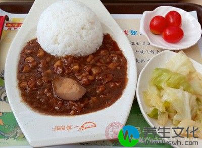 饮食要注意低脂、低盐、低糖