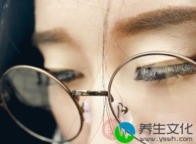 青少年看书写字、看电视、用电脑，几个小时不休息