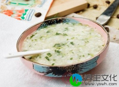 饮食且清淡，易消化，少食油腻、脂肪、糖类