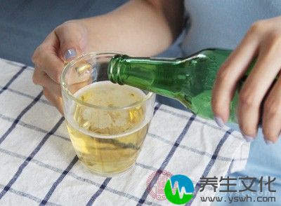 嗜酒,或者由于饮食不节,过多进食辛辣、肥腻等食品,都会引起上火