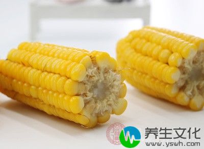 在我们日常的饮食中,富含叶黄素和玉米黄质的食品有:绿叶蔬菜(例如:菠菜、甘蓝和芥菜等)、南瓜、绿色的豆类(例如豌豆)和椰菜等