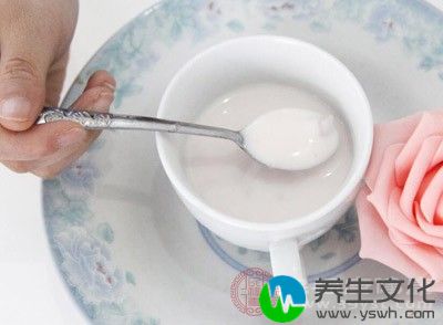 酸奶可以减少人体对脂肪的吸收，多喝酸奶能预防乳腺癌