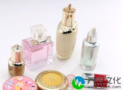 慎选化妆品，油性皮肤不能经常的使用化妆品