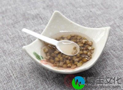 绿豆味甘、性寒，能清热、利水、解毒