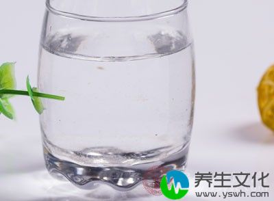 　白醋洗脸，水温也需要控制好