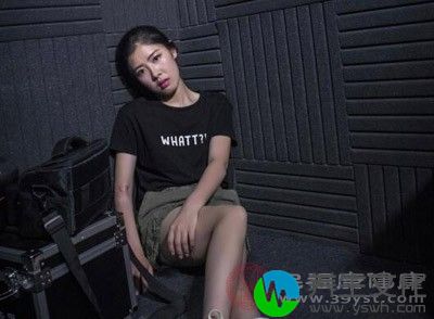 其次，如果女性朋友长期有子宫出血和粘膜下肌以及子宫内膜息肉等疾病，它们的表面覆盖着的子宫内膜很容易就会引起感染从而造成子宫内膜炎