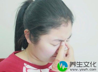 脑出血后遗症还可表现为头晕、头痛、失眠、恶心、呕吐、注意力分散、耳鸣、眼花、多汗、走路不稳