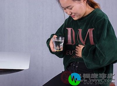 由于胃溃疡长期不愈合