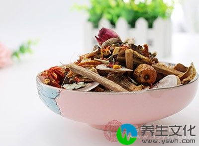 吴茱萸60克，白芷20克，小茴香10克，将上述材料洗净