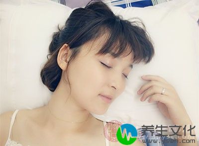 睡眠的姿势不对