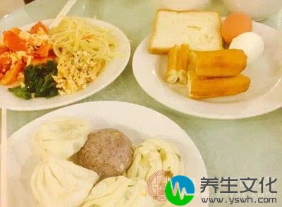 饮食方面也要放弃高热量的垃圾食品