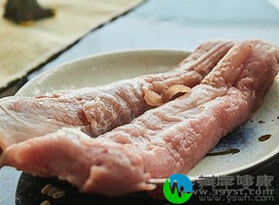 狐臭除以上诱因外，还与饮食有关系