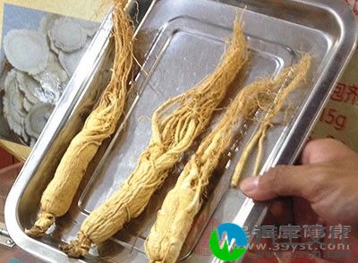 多吃些可以调节血压的滋补品，增加营养，如人参