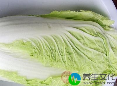 将白菜根、小葱分别洗净切碎