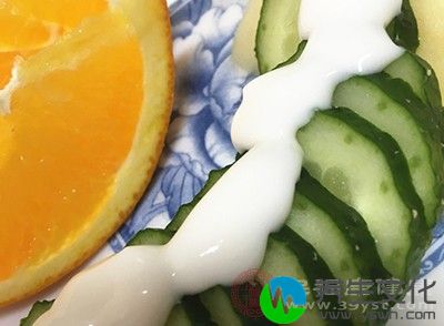 多吃些蔬菜水果，多喝开水或喝有通便作用的饮料