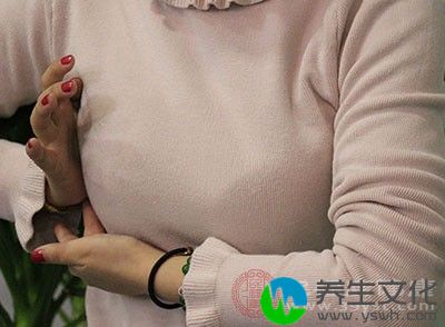 很多女性会因为胸小而产生自卑、不自信的状态