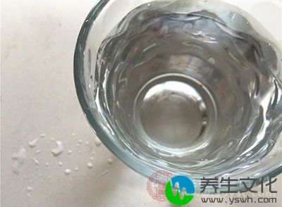 这种水俗称“死水”，也就是长时间存在哪里不用的水