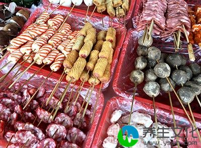 应该忌口肥肉类、烧烤