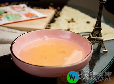 家中的玻璃制品、瓷器若打破时，可使用鸡蛋清加黏土进行修补