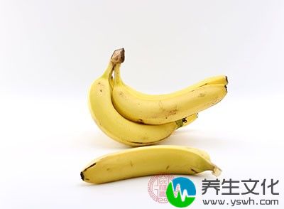 平常要多吃含纤维素多的食品，如红薯、茄子、香蕉