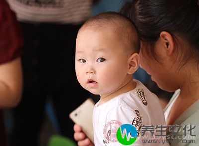 应该在6个月的时候及时给孩子添加辅食