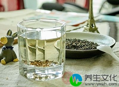 茶水中含有多酚和类黄酮